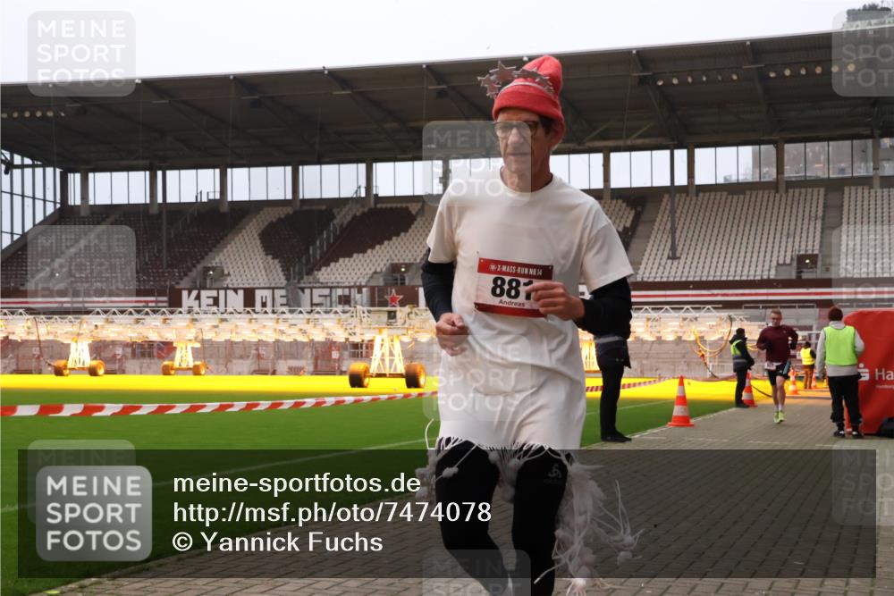 08.12.2024 - St. Pauli X-Mass-Run No. 14 Yannick Fuchs http://msf.ph/oto/7474078 08.12.2024 09:55:18 Ziel 691, 881, 907 meine-sportfotos.de