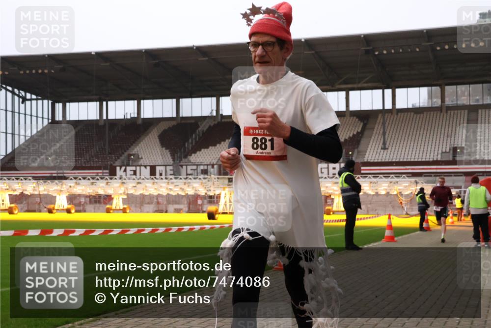 08.12.2024 - St. Pauli X-Mass-Run No. 14 Yannick Fuchs http://msf.ph/oto/7474086 08.12.2024 09:55:18 Ziel 691, 881, 907 meine-sportfotos.de