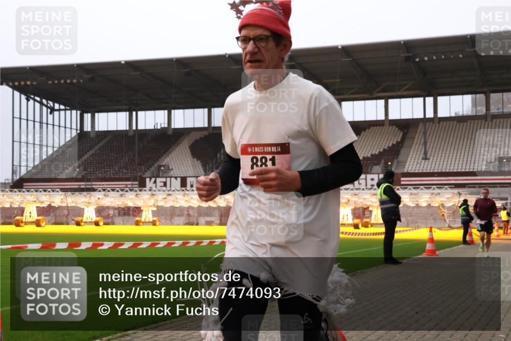 08.12.2024 - St. Pauli X-Mass-Run No. 14 Yannick Fuchs http://msf.ph/oto/7474093 08.12.2024 09:55:18 Ziel 691, 881, 907 meine-sportfotos.de