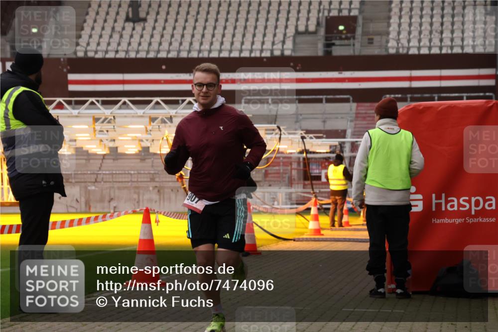 08.12.2024 - St. Pauli X-Mass-Run No. 14 Yannick Fuchs http://msf.ph/oto/7474096 08.12.2024 09:55:20 Ziel 691, 881, 907, 3300 meine-sportfotos.de