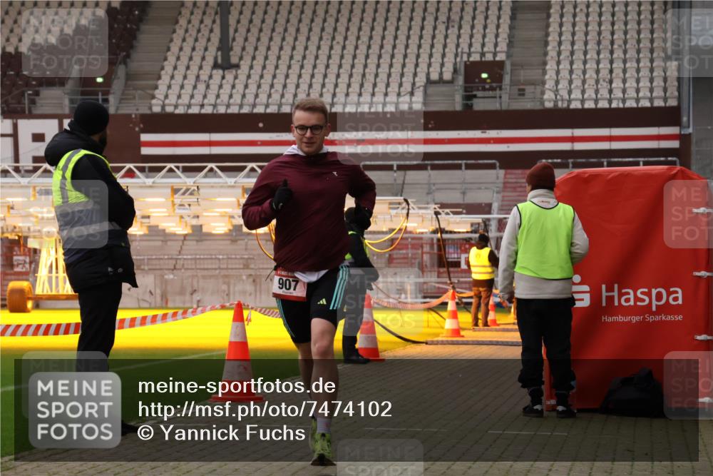 08.12.2024 - St. Pauli X-Mass-Run No. 14 Yannick Fuchs http://msf.ph/oto/7474102 08.12.2024 09:55:20 Ziel 691, 881, 907, 3300 meine-sportfotos.de