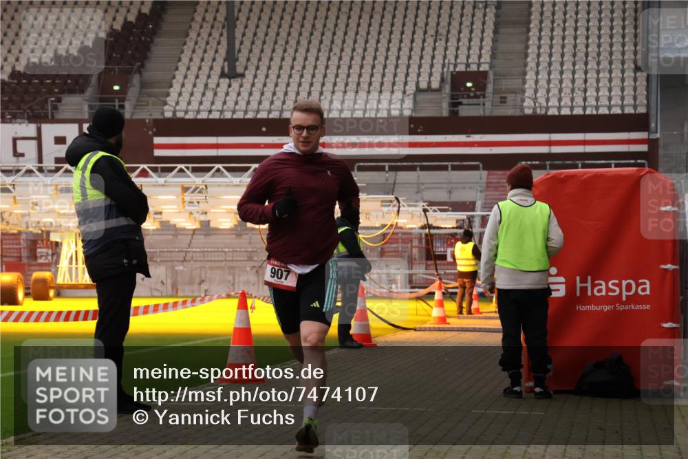 08.12.2024 - St. Pauli X-Mass-Run No. 14 Yannick Fuchs http://msf.ph/oto/7474107 08.12.2024 09:55:20 Ziel 691, 881, 907, 3300 meine-sportfotos.de