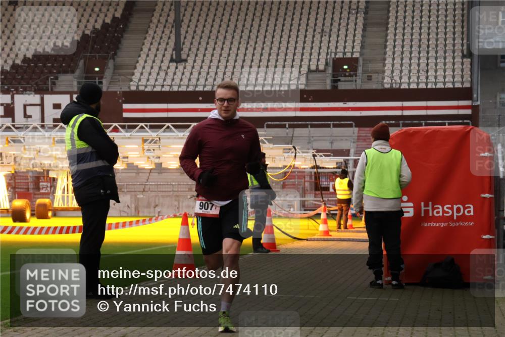 08.12.2024 - St. Pauli X-Mass-Run No. 14 Yannick Fuchs http://msf.ph/oto/7474110 08.12.2024 09:55:20 Ziel 691, 881, 907, 3300 meine-sportfotos.de