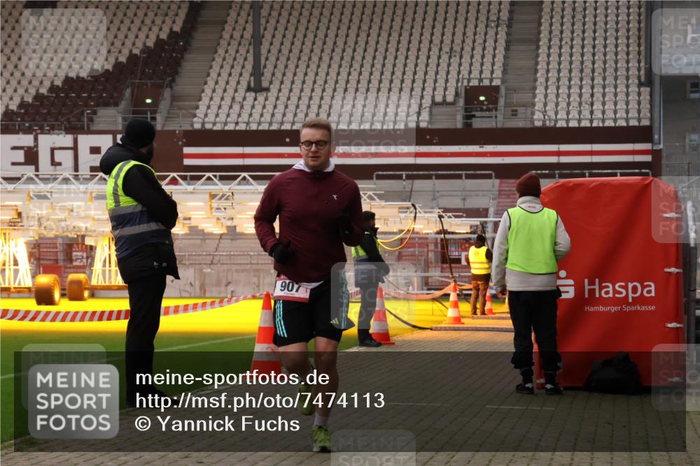 08.12.2024 - St. Pauli X-Mass-Run No. 14 Yannick Fuchs http://msf.ph/oto/7474113 08.12.2024 09:55:20 Ziel 691, 881, 907, 3300 meine-sportfotos.de