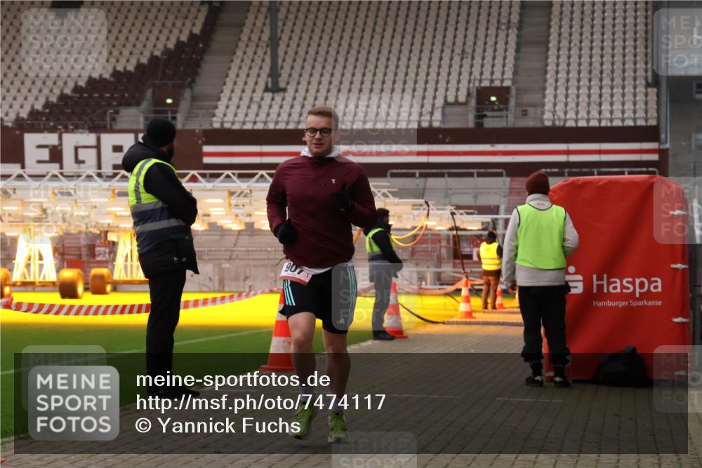 08.12.2024 - St. Pauli X-Mass-Run No. 14 Yannick Fuchs http://msf.ph/oto/7474117 08.12.2024 09:55:20 Ziel 691, 881, 907, 3300 meine-sportfotos.de