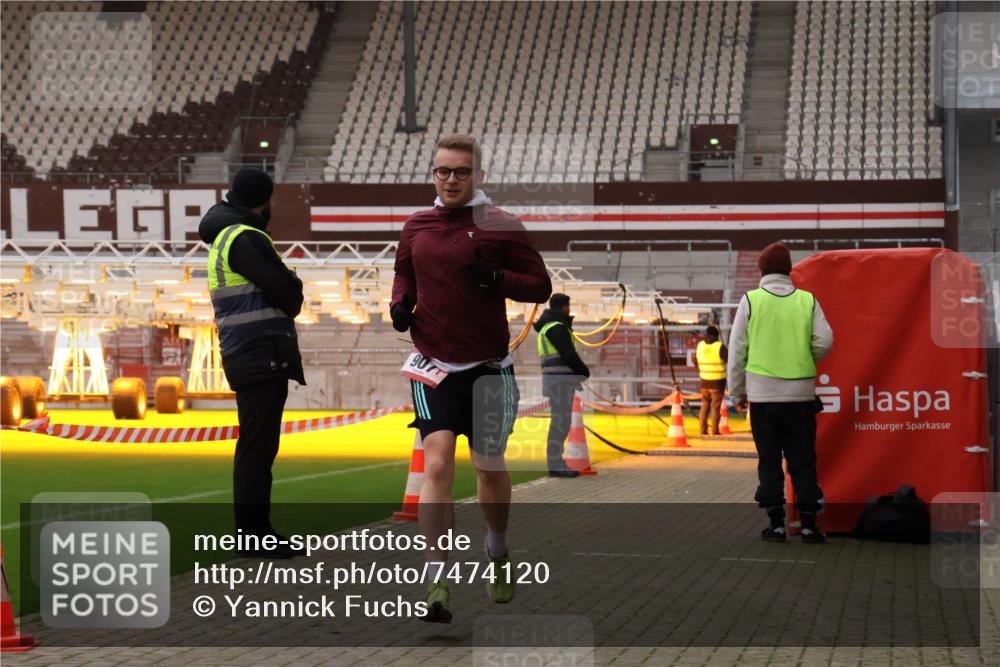 08.12.2024 - St. Pauli X-Mass-Run No. 14 Yannick Fuchs http://msf.ph/oto/7474120 08.12.2024 09:55:20 Ziel 691, 881, 907, 3300 meine-sportfotos.de