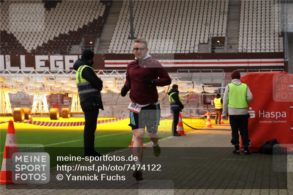 08.12.2024 - St. Pauli X-Mass-Run No. 14 Yannick Fuchs http://msf.ph/oto/7474122 08.12.2024 09:55:20 Ziel 691, 881, 907, 3300 meine-sportfotos.de