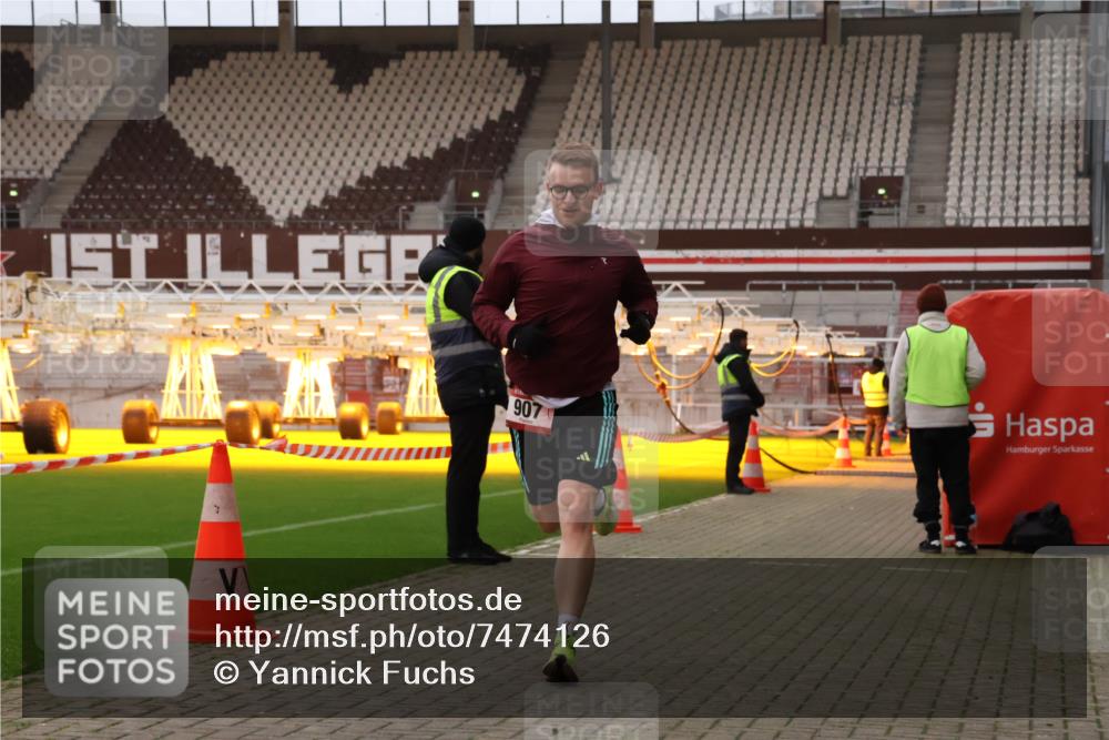 08.12.2024 - St. Pauli X-Mass-Run No. 14 Yannick Fuchs http://msf.ph/oto/7474126 08.12.2024 09:55:21 Ziel 691, 881, 907, 3300 meine-sportfotos.de