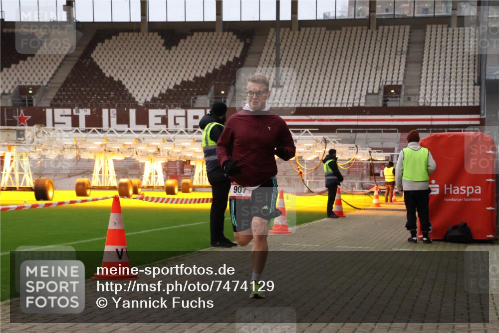 08.12.2024 - St. Pauli X-Mass-Run No. 14 Yannick Fuchs http://msf.ph/oto/7474129 08.12.2024 09:55:21 Ziel 691, 881, 907, 3300 meine-sportfotos.de
