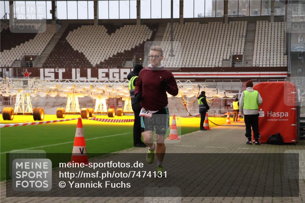 08.12.2024 - St. Pauli X-Mass-Run No. 14 Yannick Fuchs http://msf.ph/oto/7474131 08.12.2024 09:55:21 Ziel 691, 881, 907, 3300 meine-sportfotos.de