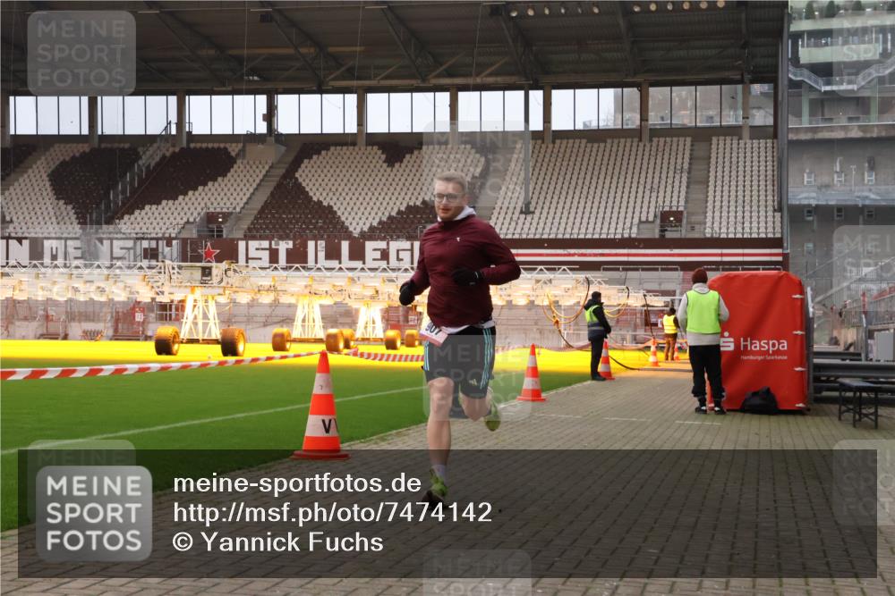 08.12.2024 - St. Pauli X-Mass-Run No. 14 Yannick Fuchs http://msf.ph/oto/7474142 08.12.2024 09:55:21 Ziel 691, 881, 907, 3300 meine-sportfotos.de