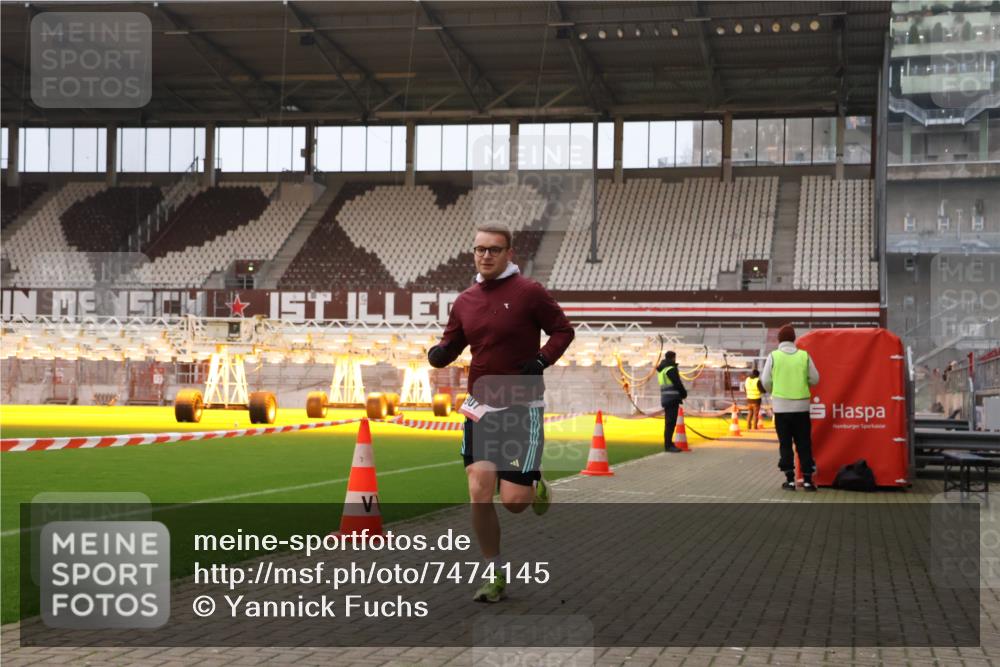 08.12.2024 - St. Pauli X-Mass-Run No. 14 Yannick Fuchs http://msf.ph/oto/7474145 08.12.2024 09:55:21 Ziel 691, 881, 907, 3300 meine-sportfotos.de