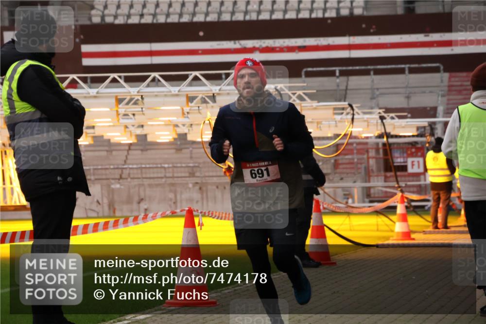 08.12.2024 - St. Pauli X-Mass-Run No. 14 Yannick Fuchs http://msf.ph/oto/7474178 08.12.2024 09:55:27 Ziel 691, 907, 3300 meine-sportfotos.de