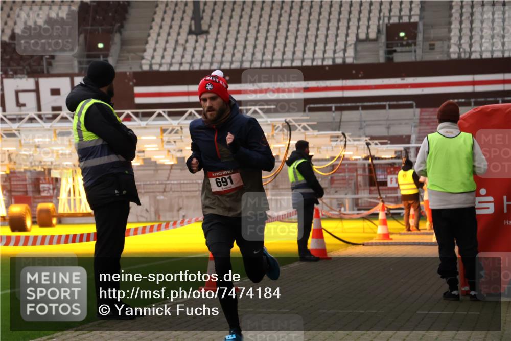 08.12.2024 - St. Pauli X-Mass-Run No. 14 Yannick Fuchs http://msf.ph/oto/7474184 08.12.2024 09:55:28 Ziel 691, 907, 3300 meine-sportfotos.de