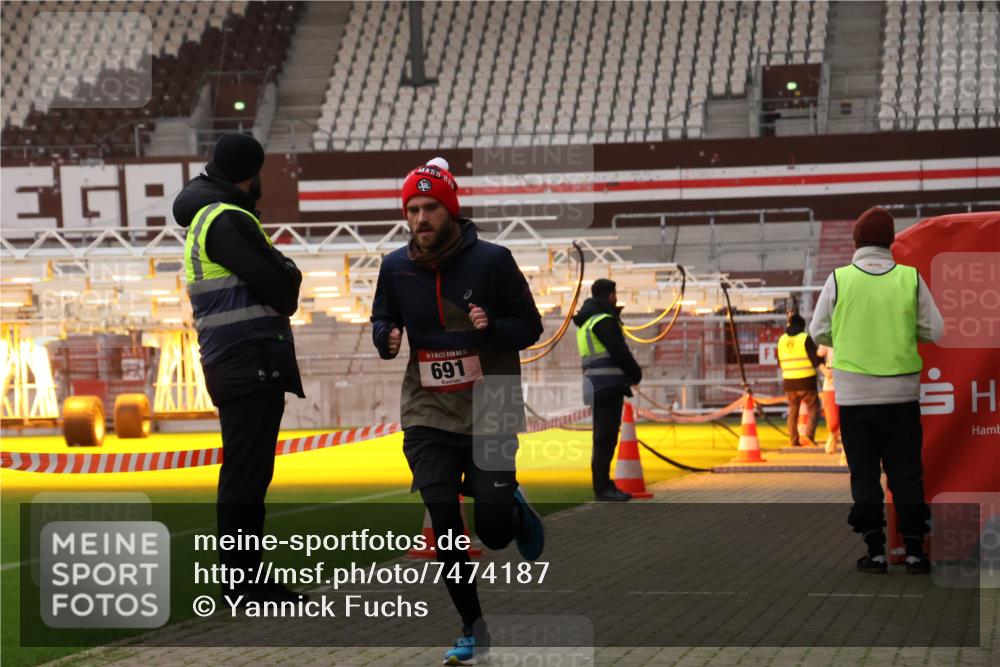 08.12.2024 - St. Pauli X-Mass-Run No. 14 Yannick Fuchs http://msf.ph/oto/7474187 08.12.2024 09:55:28 Ziel 691, 907, 3300 meine-sportfotos.de
