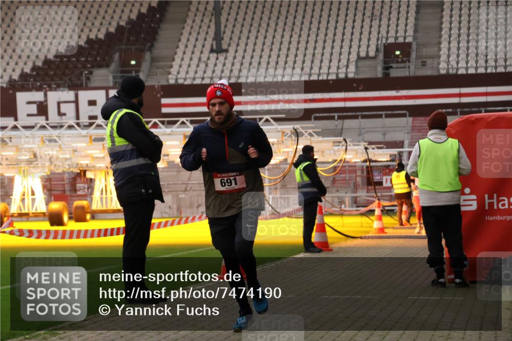08.12.2024 - St. Pauli X-Mass-Run No. 14 Yannick Fuchs http://msf.ph/oto/7474190 08.12.2024 09:55:28 Ziel 691, 907, 3300 meine-sportfotos.de