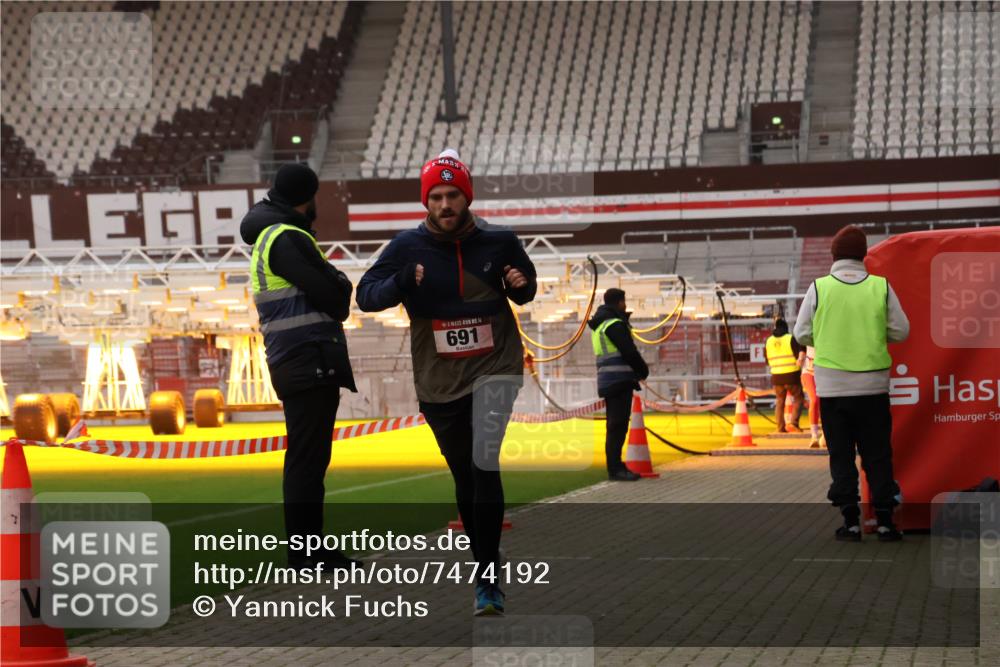 08.12.2024 - St. Pauli X-Mass-Run No. 14 Yannick Fuchs http://msf.ph/oto/7474192 08.12.2024 09:55:28 Ziel 691, 907, 3300 meine-sportfotos.de
