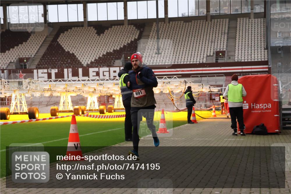 08.12.2024 - St. Pauli X-Mass-Run No. 14 Yannick Fuchs http://msf.ph/oto/7474195 08.12.2024 09:55:29 Ziel 691, 3300 meine-sportfotos.de