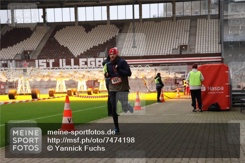 08.12.2024 - St. Pauli X-Mass-Run No. 14 Yannick Fuchs http://msf.ph/oto/7474198 08.12.2024 09:55:29 Ziel 691, 3300 meine-sportfotos.de
