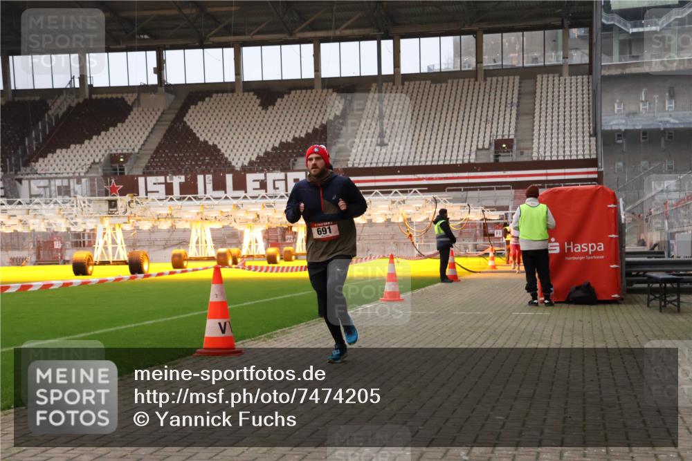 08.12.2024 - St. Pauli X-Mass-Run No. 14 Yannick Fuchs http://msf.ph/oto/7474205 08.12.2024 09:55:29 Ziel 691, 3300 meine-sportfotos.de