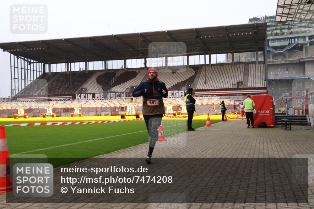 08.12.2024 - St. Pauli X-Mass-Run No. 14 Yannick Fuchs http://msf.ph/oto/7474208 08.12.2024 09:55:30 Ziel 691, 3300 meine-sportfotos.de