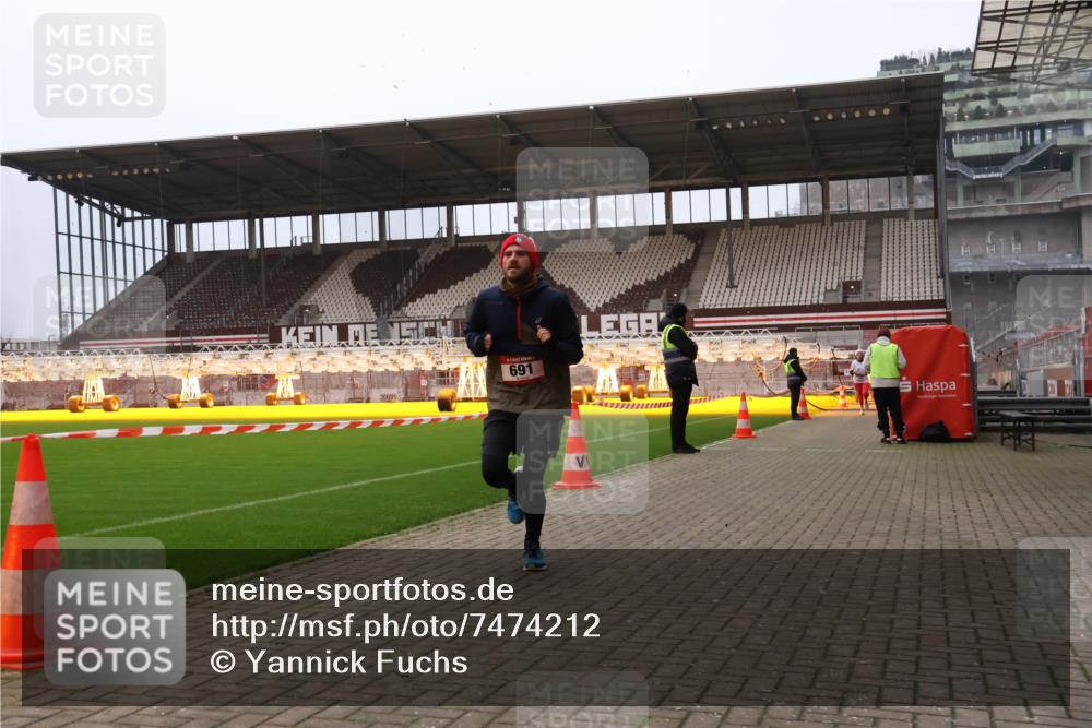 08.12.2024 - St. Pauli X-Mass-Run No. 14 Yannick Fuchs http://msf.ph/oto/7474212 08.12.2024 09:55:30 Ziel 691, 3300 meine-sportfotos.de