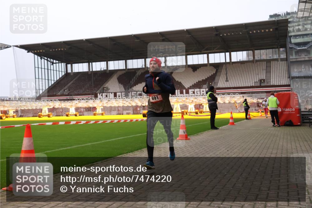 08.12.2024 - St. Pauli X-Mass-Run No. 14 Yannick Fuchs http://msf.ph/oto/7474220 08.12.2024 09:55:30 Ziel 691, 3300 meine-sportfotos.de