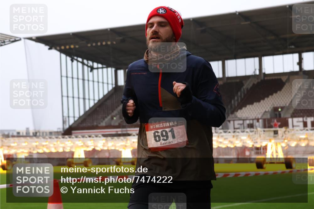 08.12.2024 - St. Pauli X-Mass-Run No. 14 Yannick Fuchs http://msf.ph/oto/7474222 08.12.2024 09:55:30 Ziel 691, 3300 meine-sportfotos.de