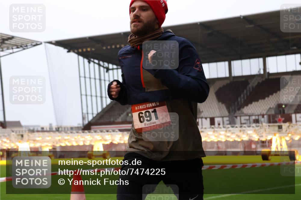 08.12.2024 - St. Pauli X-Mass-Run No. 14 Yannick Fuchs http://msf.ph/oto/7474225 08.12.2024 09:55:31 Ziel 691, 3300 meine-sportfotos.de