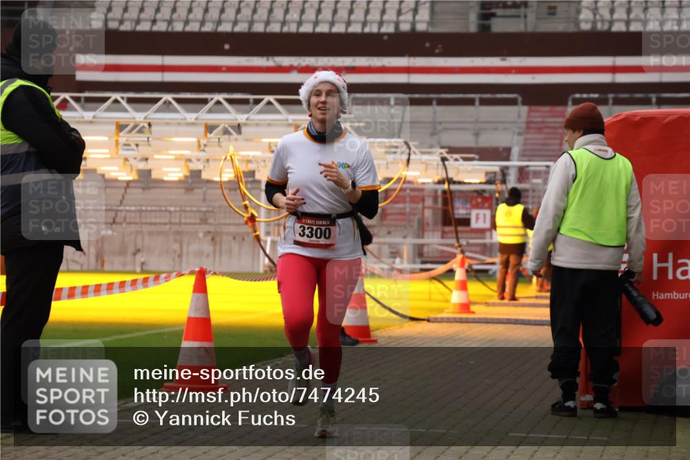 08.12.2024 - St. Pauli X-Mass-Run No. 14 Yannick Fuchs http://msf.ph/oto/7474245 08.12.2024 09:55:35 Ziel 691, 3300 meine-sportfotos.de