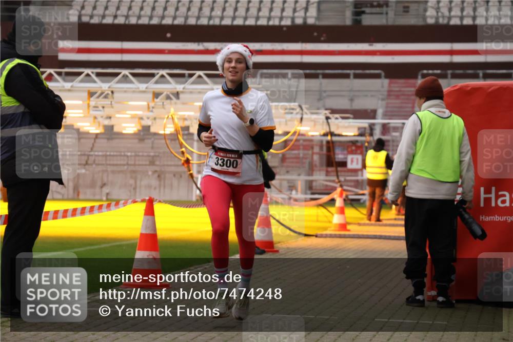 08.12.2024 - St. Pauli X-Mass-Run No. 14 Yannick Fuchs http://msf.ph/oto/7474248 08.12.2024 09:55:35 Ziel 691, 3300 meine-sportfotos.de