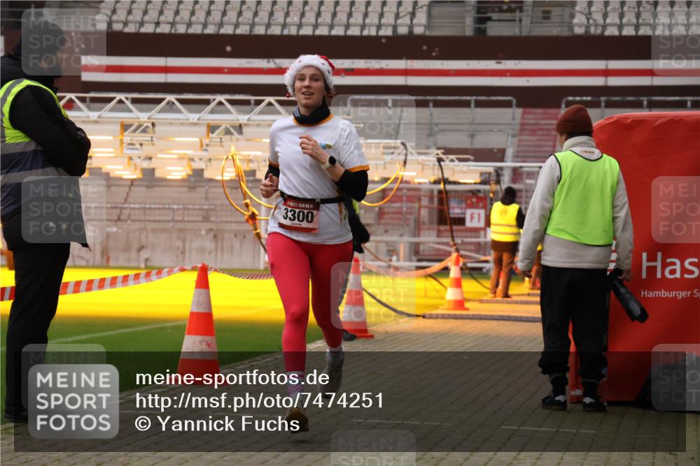 08.12.2024 - St. Pauli X-Mass-Run No. 14 Yannick Fuchs http://msf.ph/oto/7474251 08.12.2024 09:55:35 Ziel 691, 3300 meine-sportfotos.de