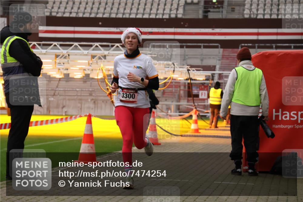 08.12.2024 - St. Pauli X-Mass-Run No. 14 Yannick Fuchs http://msf.ph/oto/7474254 08.12.2024 09:55:35 Ziel 691, 3300 meine-sportfotos.de