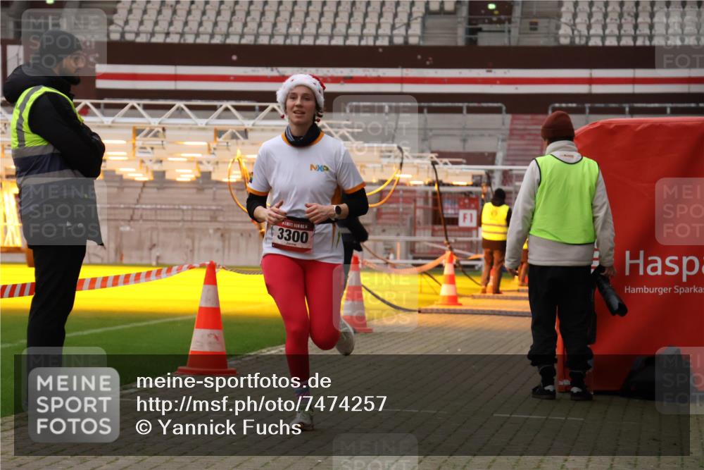 08.12.2024 - St. Pauli X-Mass-Run No. 14 Yannick Fuchs http://msf.ph/oto/7474257 08.12.2024 09:55:35 Ziel 691, 3300 meine-sportfotos.de