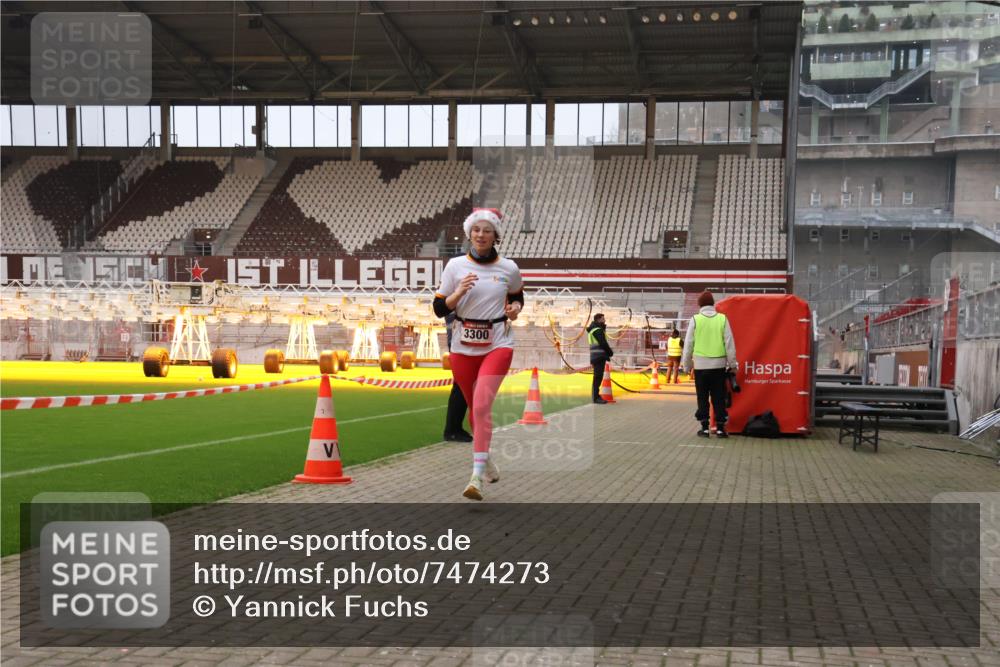 08.12.2024 - St. Pauli X-Mass-Run No. 14 Yannick Fuchs http://msf.ph/oto/7474273 08.12.2024 09:55:37 Ziel 2911, 3300 meine-sportfotos.de
