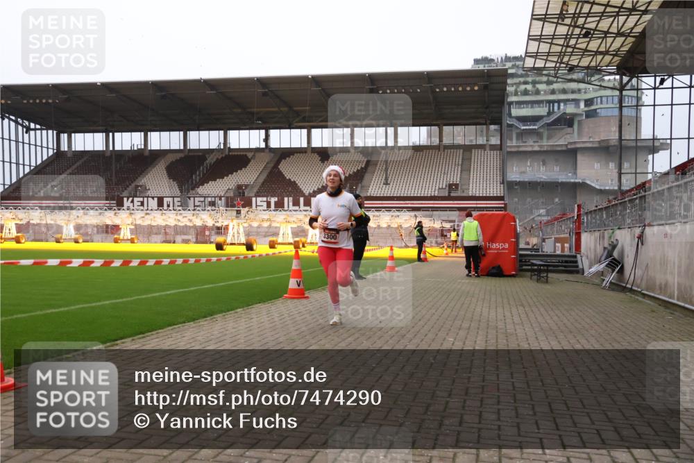 08.12.2024 - St. Pauli X-Mass-Run No. 14 Yannick Fuchs http://msf.ph/oto/7474290 08.12.2024 09:55:37 Ziel 2911, 3300 meine-sportfotos.de