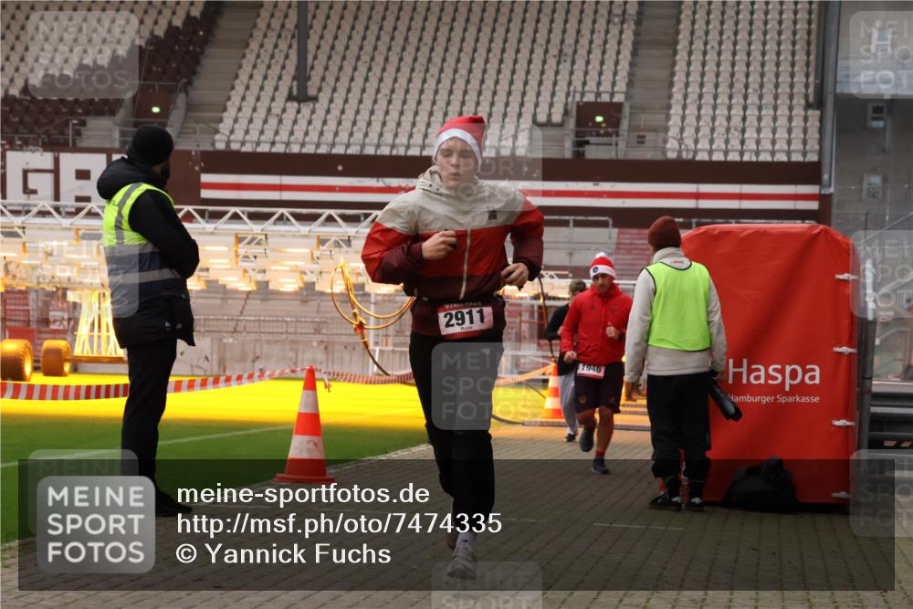 08.12.2024 - St. Pauli X-Mass-Run No. 14 Yannick Fuchs http://msf.ph/oto/7474335 08.12.2024 09:55:53 Ziel 415, 438, 1946, 2911, 3094 meine-sportfotos.de