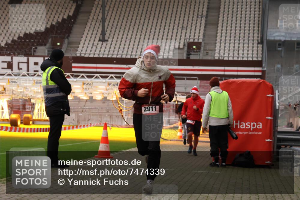 08.12.2024 - St. Pauli X-Mass-Run No. 14 Yannick Fuchs http://msf.ph/oto/7474339 08.12.2024 09:55:53 Ziel 415, 438, 1946, 2911, 3094 meine-sportfotos.de