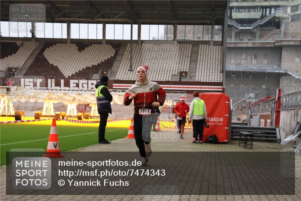 08.12.2024 - St. Pauli X-Mass-Run No. 14 Yannick Fuchs http://msf.ph/oto/7474343 08.12.2024 09:55:53 Ziel 415, 438, 1946, 2911, 3094 meine-sportfotos.de
