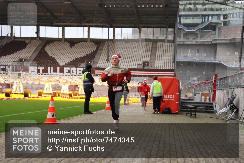 08.12.2024 - St. Pauli X-Mass-Run No. 14 Yannick Fuchs http://msf.ph/oto/7474345 08.12.2024 09:55:53 Ziel 415, 438, 1946, 2911, 3094 meine-sportfotos.de
