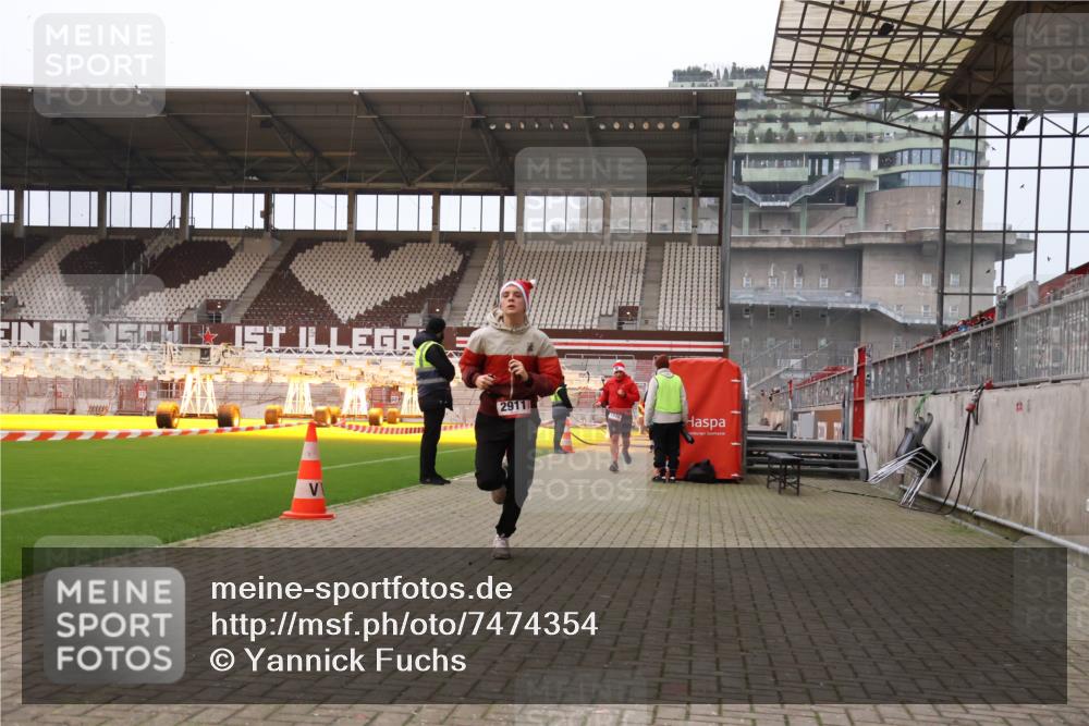 08.12.2024 - St. Pauli X-Mass-Run No. 14 Yannick Fuchs http://msf.ph/oto/7474354 08.12.2024 09:55:53 Ziel 415, 438, 1946, 2911, 3094 meine-sportfotos.de