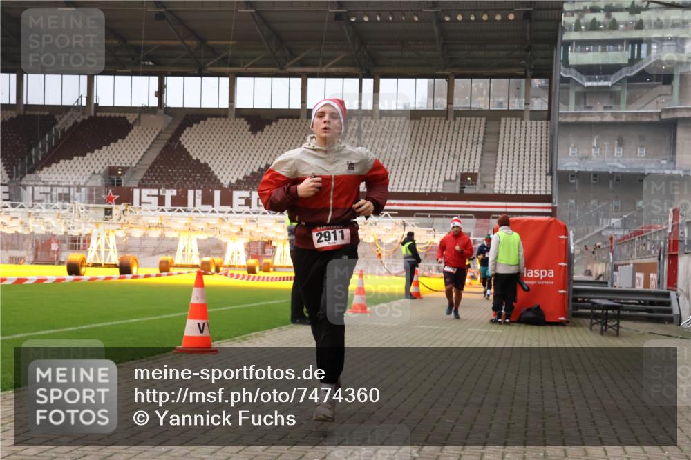 08.12.2024 - St. Pauli X-Mass-Run No. 14 Yannick Fuchs http://msf.ph/oto/7474360 08.12.2024 09:55:54 Ziel 415, 438, 1946, 2911, 3094 meine-sportfotos.de