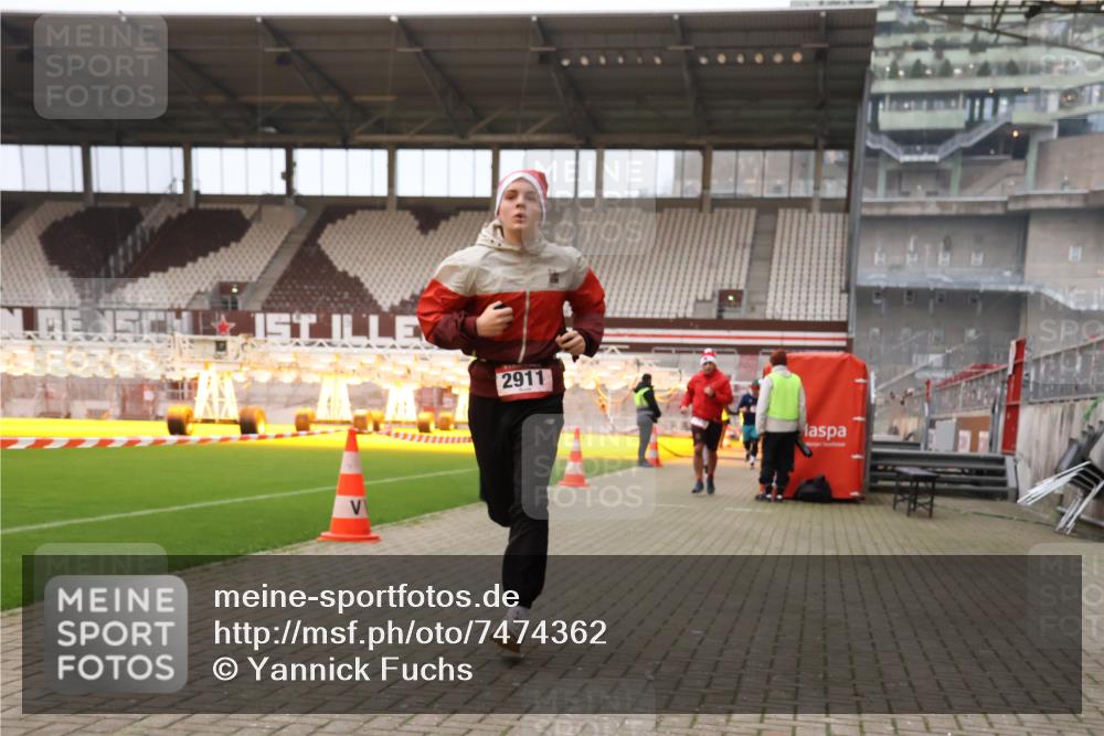 08.12.2024 - St. Pauli X-Mass-Run No. 14 Yannick Fuchs http://msf.ph/oto/7474362 08.12.2024 09:55:54 Ziel 415, 438, 1946, 2911, 3094 meine-sportfotos.de