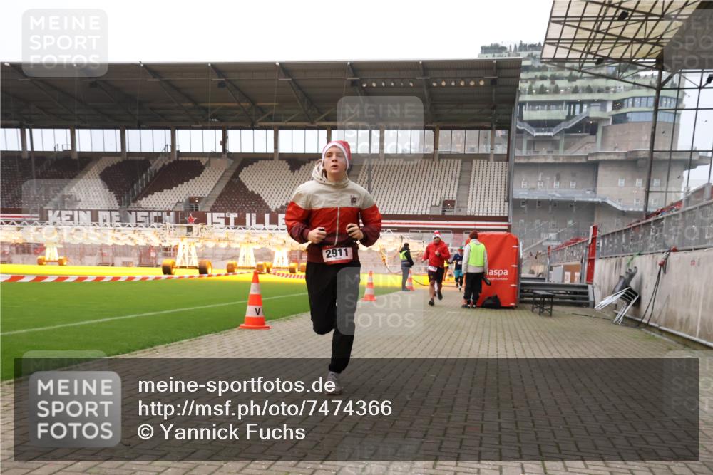 08.12.2024 - St. Pauli X-Mass-Run No. 14 Yannick Fuchs http://msf.ph/oto/7474366 08.12.2024 09:55:54 Ziel 415, 438, 1946, 2911, 3094 meine-sportfotos.de