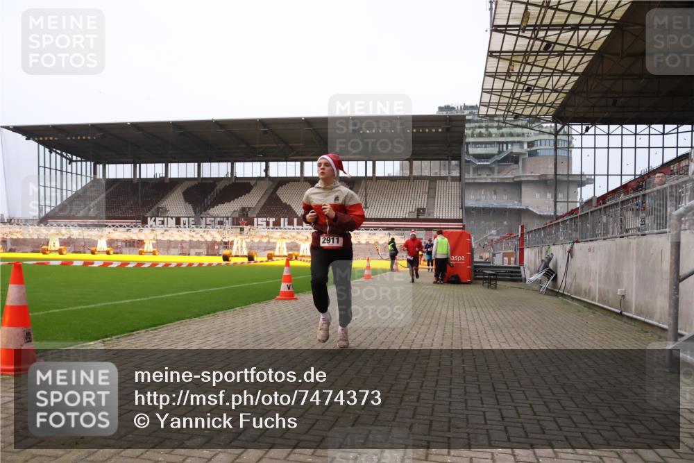 08.12.2024 - St. Pauli X-Mass-Run No. 14 Yannick Fuchs http://msf.ph/oto/7474373 08.12.2024 09:55:54 Ziel 415, 438, 1946, 2911, 3094 meine-sportfotos.de
