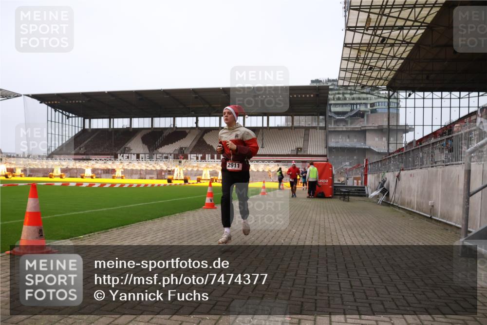 08.12.2024 - St. Pauli X-Mass-Run No. 14 Yannick Fuchs http://msf.ph/oto/7474377 08.12.2024 09:55:54 Ziel 415, 438, 1946, 2911, 3094 meine-sportfotos.de