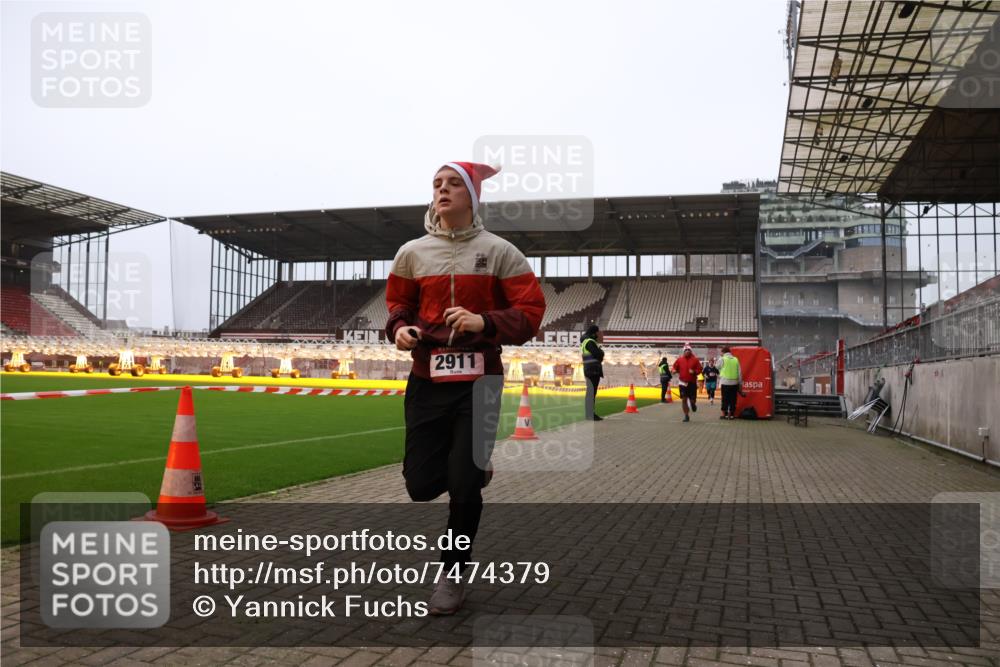 08.12.2024 - St. Pauli X-Mass-Run No. 14 Yannick Fuchs http://msf.ph/oto/7474379 08.12.2024 09:55:55 Ziel 415, 438, 1946, 2911, 3094 meine-sportfotos.de