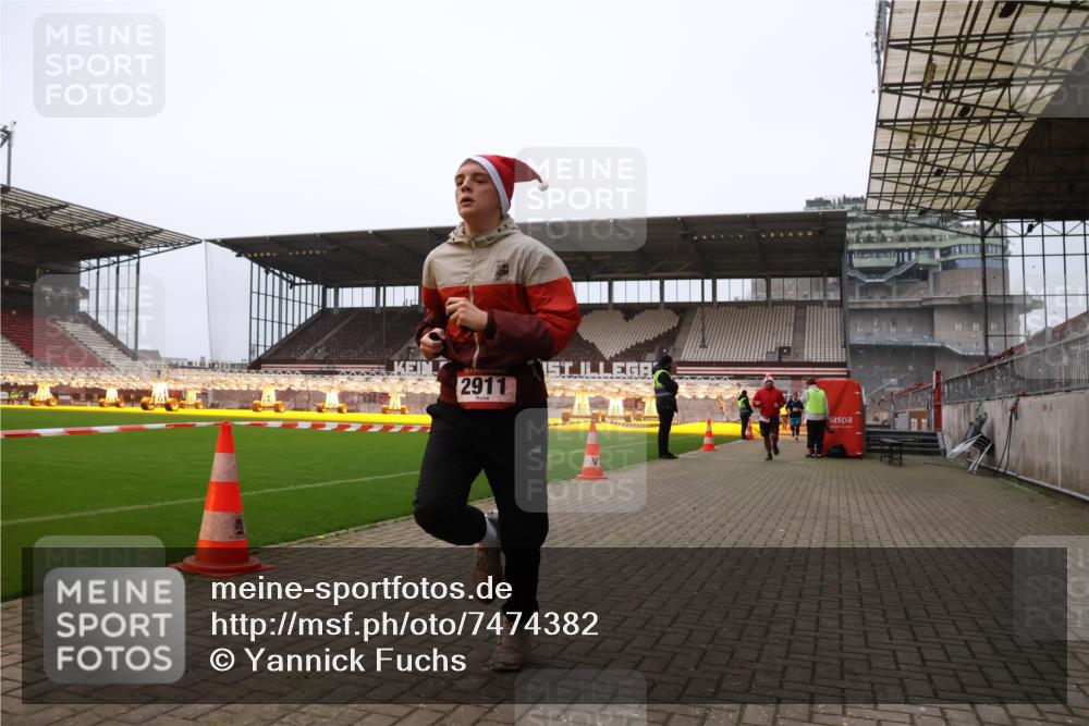 08.12.2024 - St. Pauli X-Mass-Run No. 14 Yannick Fuchs http://msf.ph/oto/7474382 08.12.2024 09:55:55 Ziel 415, 438, 1946, 2911, 3094 meine-sportfotos.de