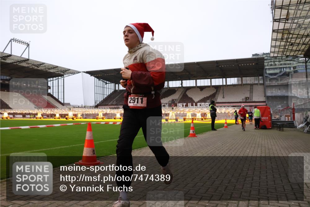 08.12.2024 - St. Pauli X-Mass-Run No. 14 Yannick Fuchs http://msf.ph/oto/7474389 08.12.2024 09:55:55 Ziel 415, 438, 1946, 2911, 3094 meine-sportfotos.de
