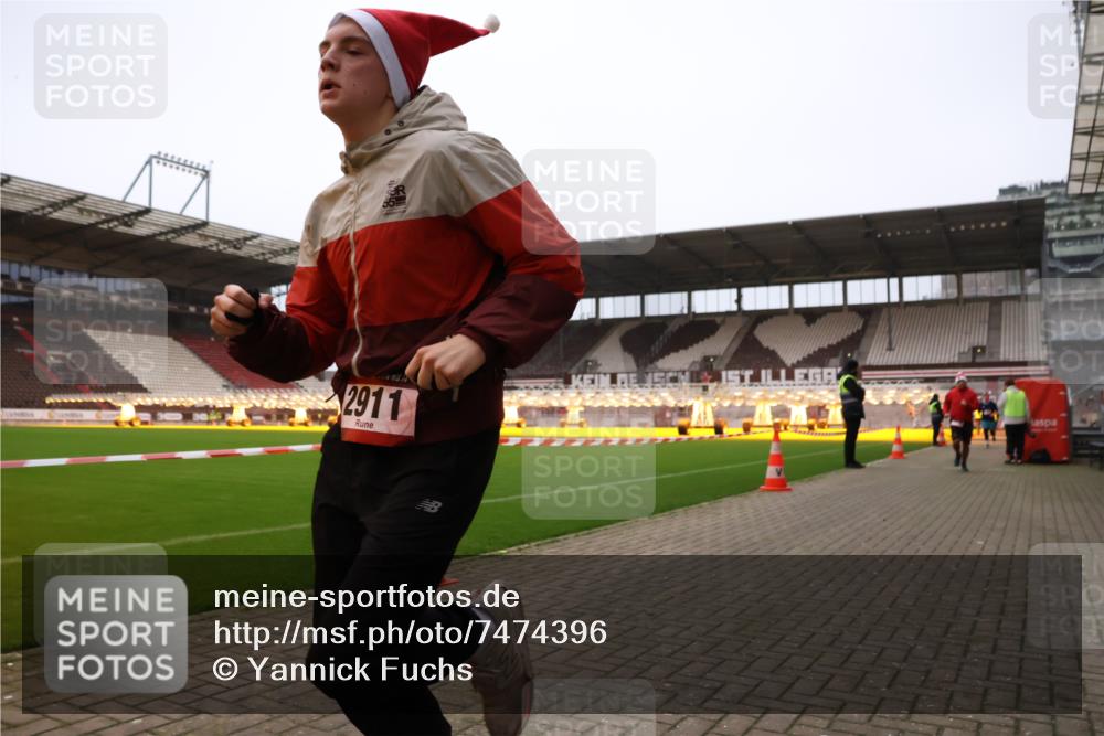 08.12.2024 - St. Pauli X-Mass-Run No. 14 Yannick Fuchs http://msf.ph/oto/7474396 08.12.2024 09:55:55 Ziel 415, 438, 1946, 2911, 3094 meine-sportfotos.de